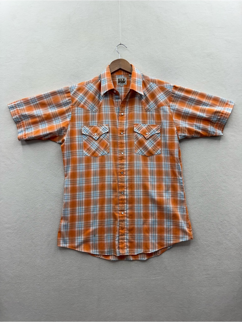 Ely Cattleman Men’s Medium Western Shirt Orange Plaid Short Sleeve Pearl Snap
